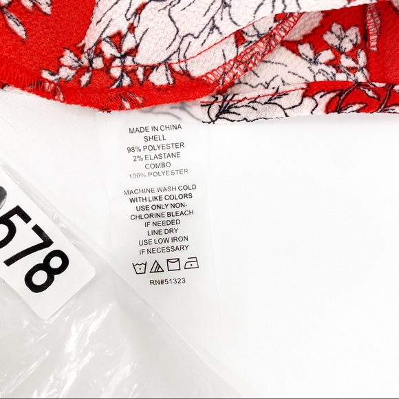 Vince Camuto Floral Print Asymmetric Hem Red V-Neck Tank Top Blouse Large NWT - Picture 12 of 13